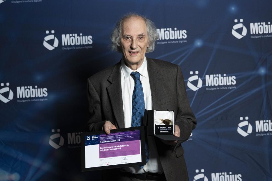 Il Premio Möbius Speciale per la storia dell’informatica, assegnato a Carlo Spinedi in rappresentanza dell’Associazione AStISI